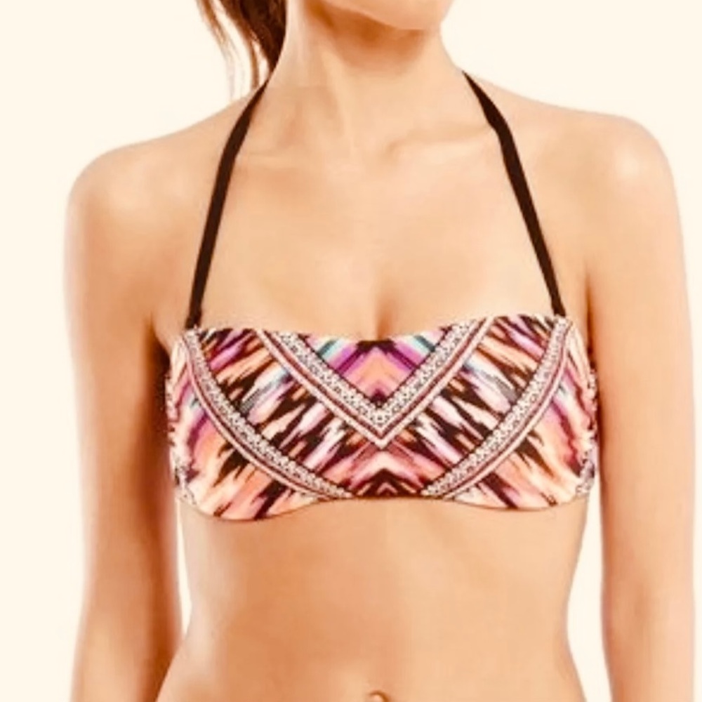 Beautiful bikini top new, wear strapless or with straps, great for spring